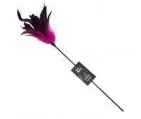 Щекоталка темно-розовый Art of Sex - Feather Paddle, перо молодого петуха